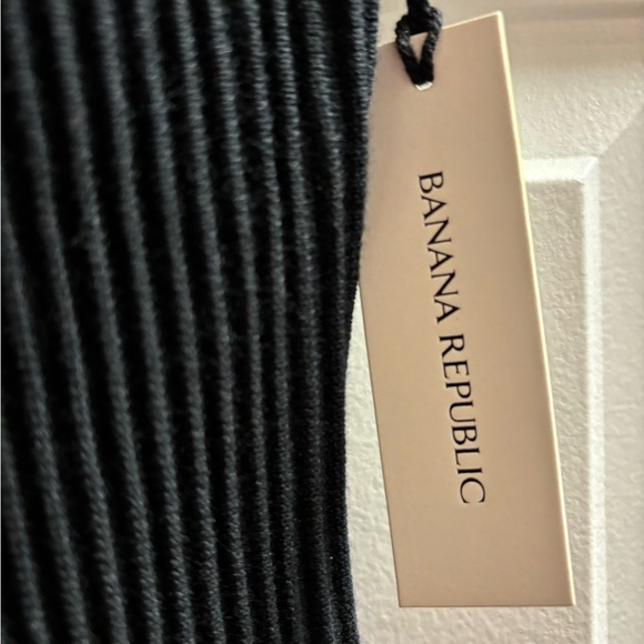 Banana Republic Black Ribbed Sleeveless Tank - Picture 3 of 4